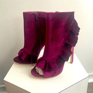 Fashionable booties! Must have!